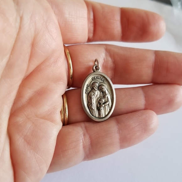 Vintage Holy Family medal pendant silver tone Catholic christian religious - Picture 2 of 8